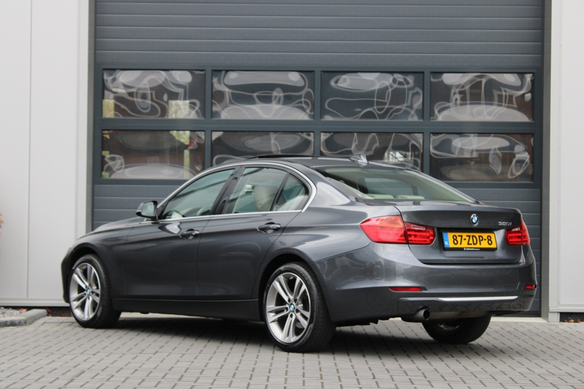 45161678-2.jpg