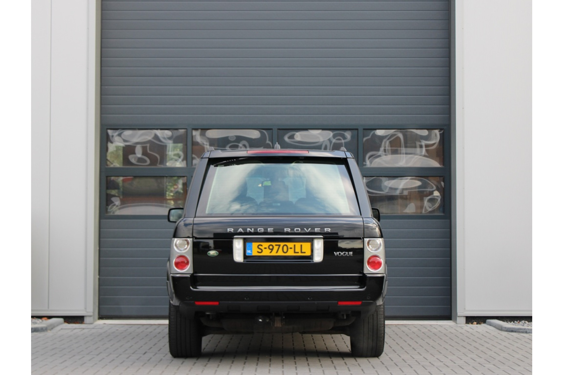 45395655-3.jpg